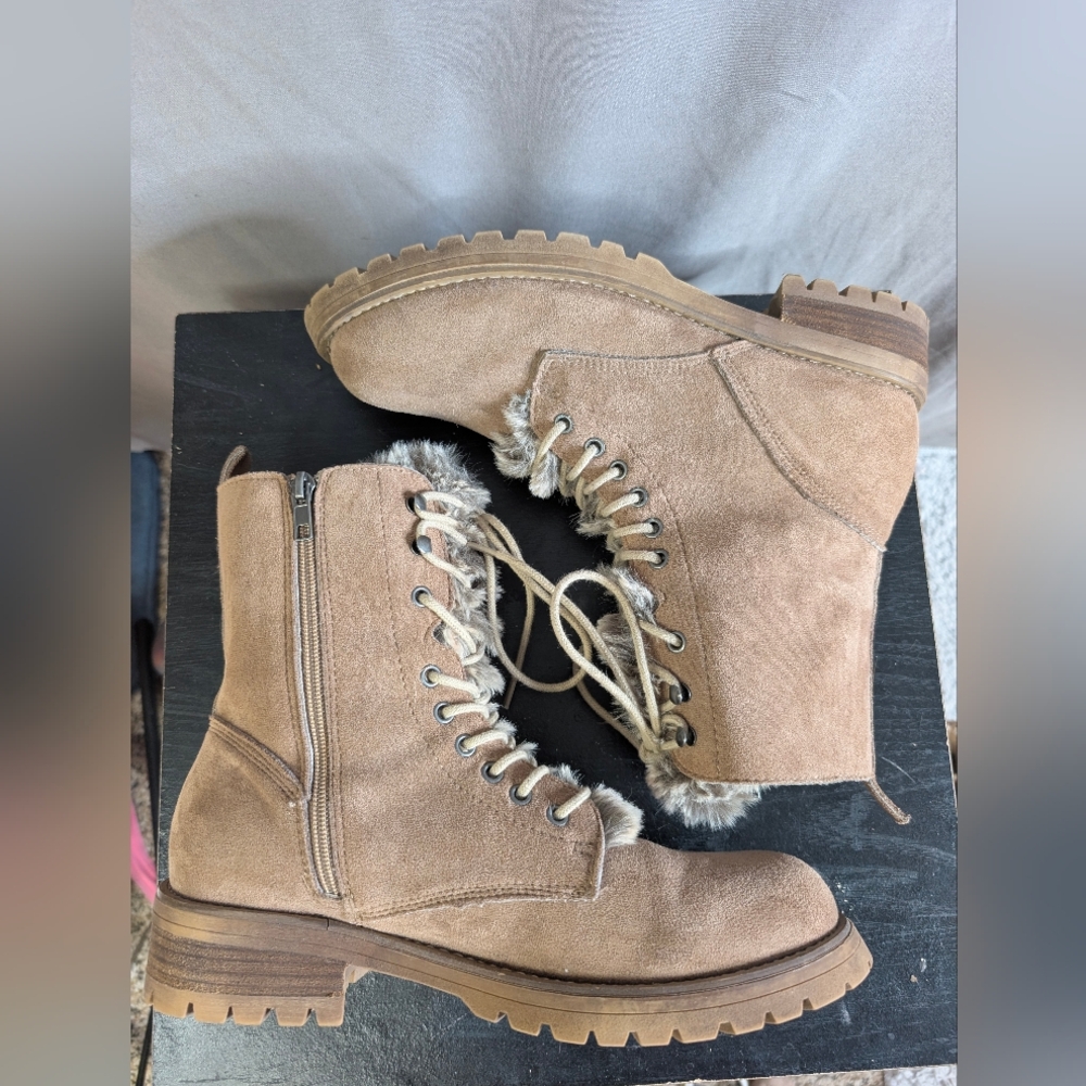 Size 11 Faux Suede Combat Style Boots-EUC - Picture 5 of 10